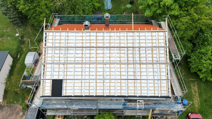 Kristallia Energiedach – Vogelperspektive Drohnenaufnahme