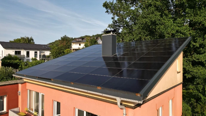Dachintegrierte Photovoltaik mit moduloptimierter Leistung, Igensdorf