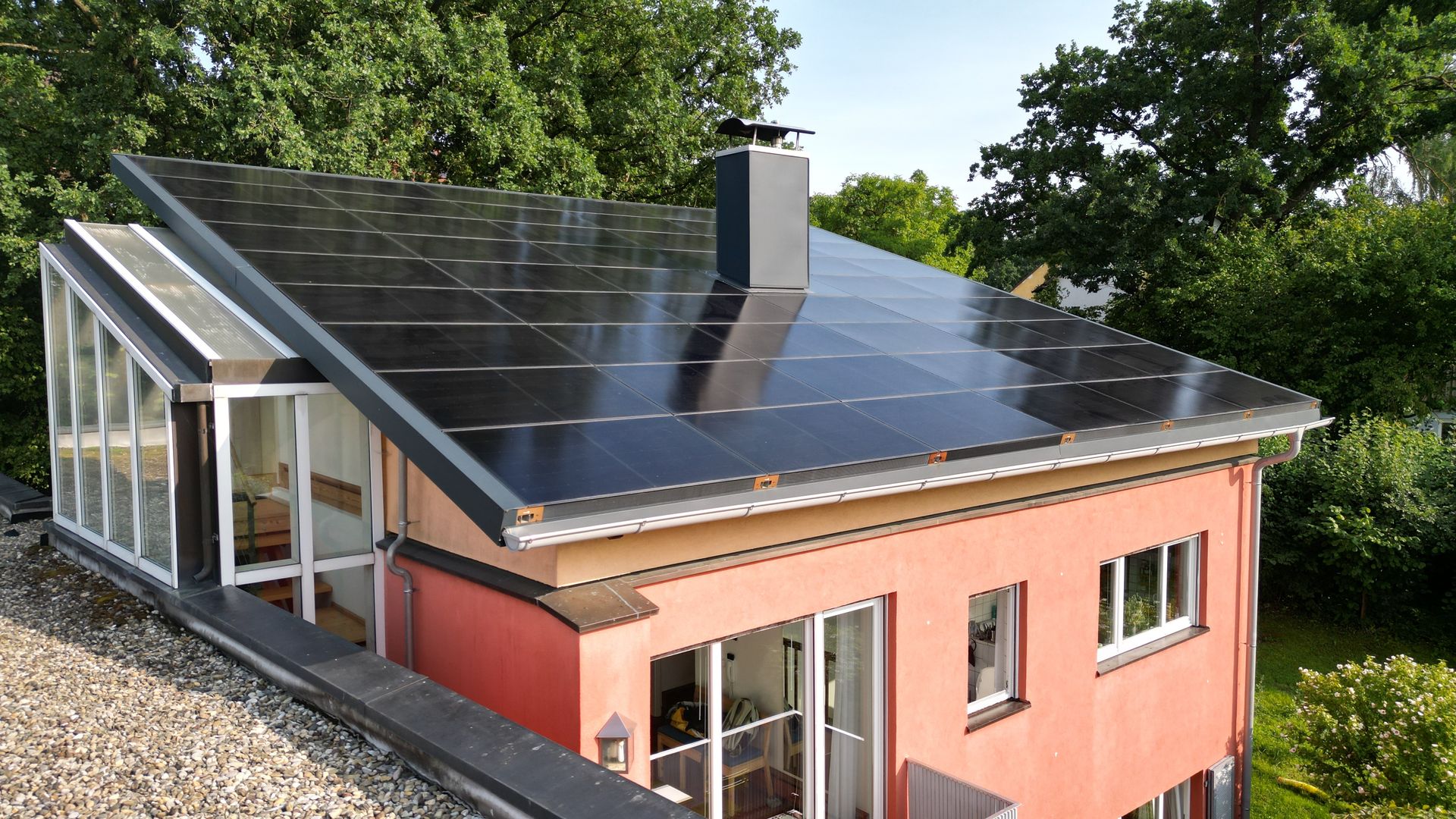 Kristallia Solarziegel – Drohnenaufnahme Referenzprojekt